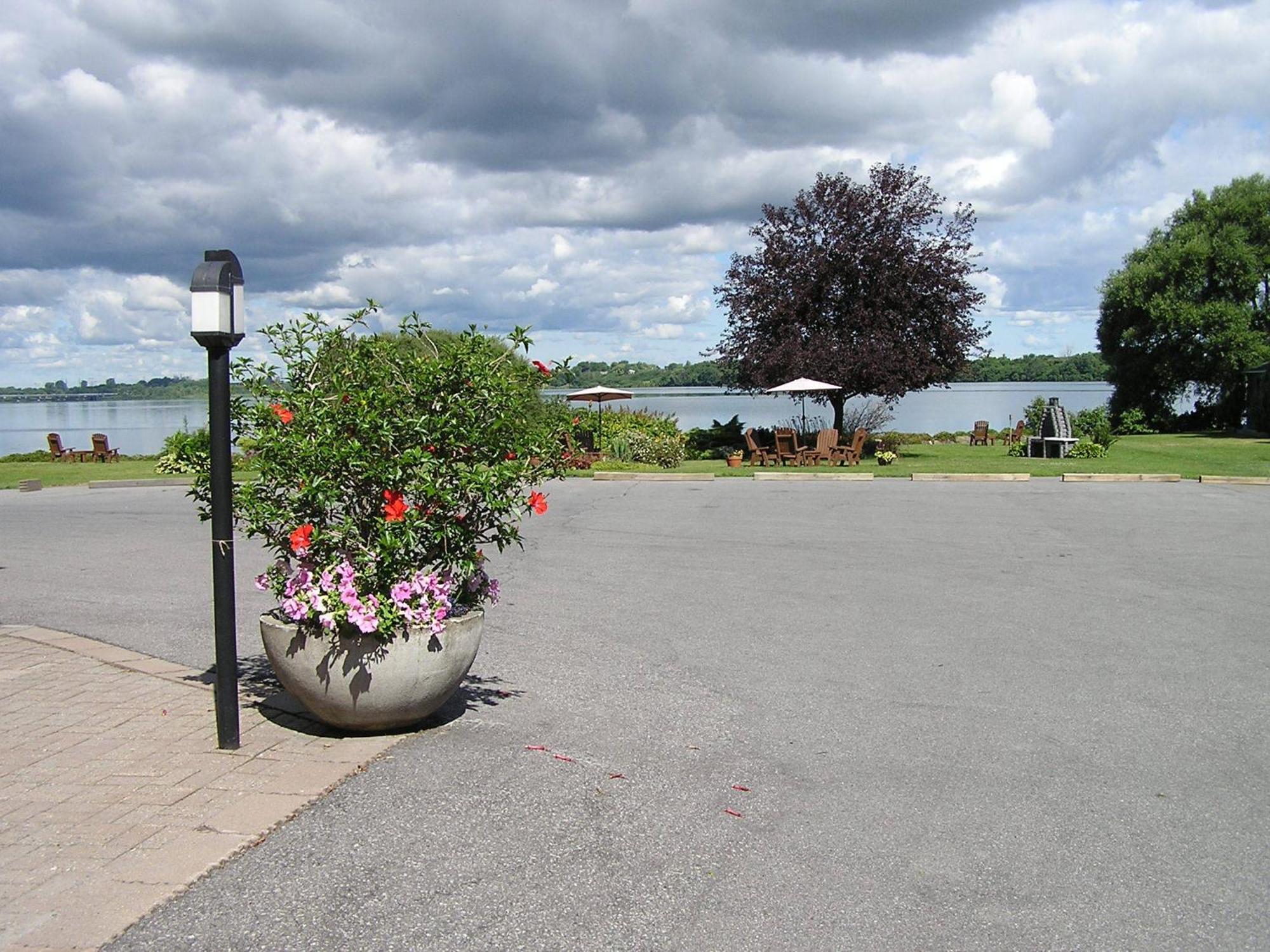 Hotel Oasis Lac St-Louis Salaberry-de-Valleyfield Εξωτερικό φωτογραφία