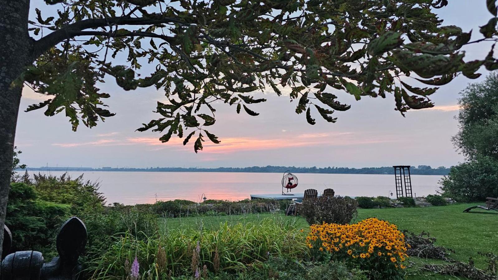 Hotel Oasis Lac St-Louis Salaberry-de-Valleyfield Εξωτερικό φωτογραφία