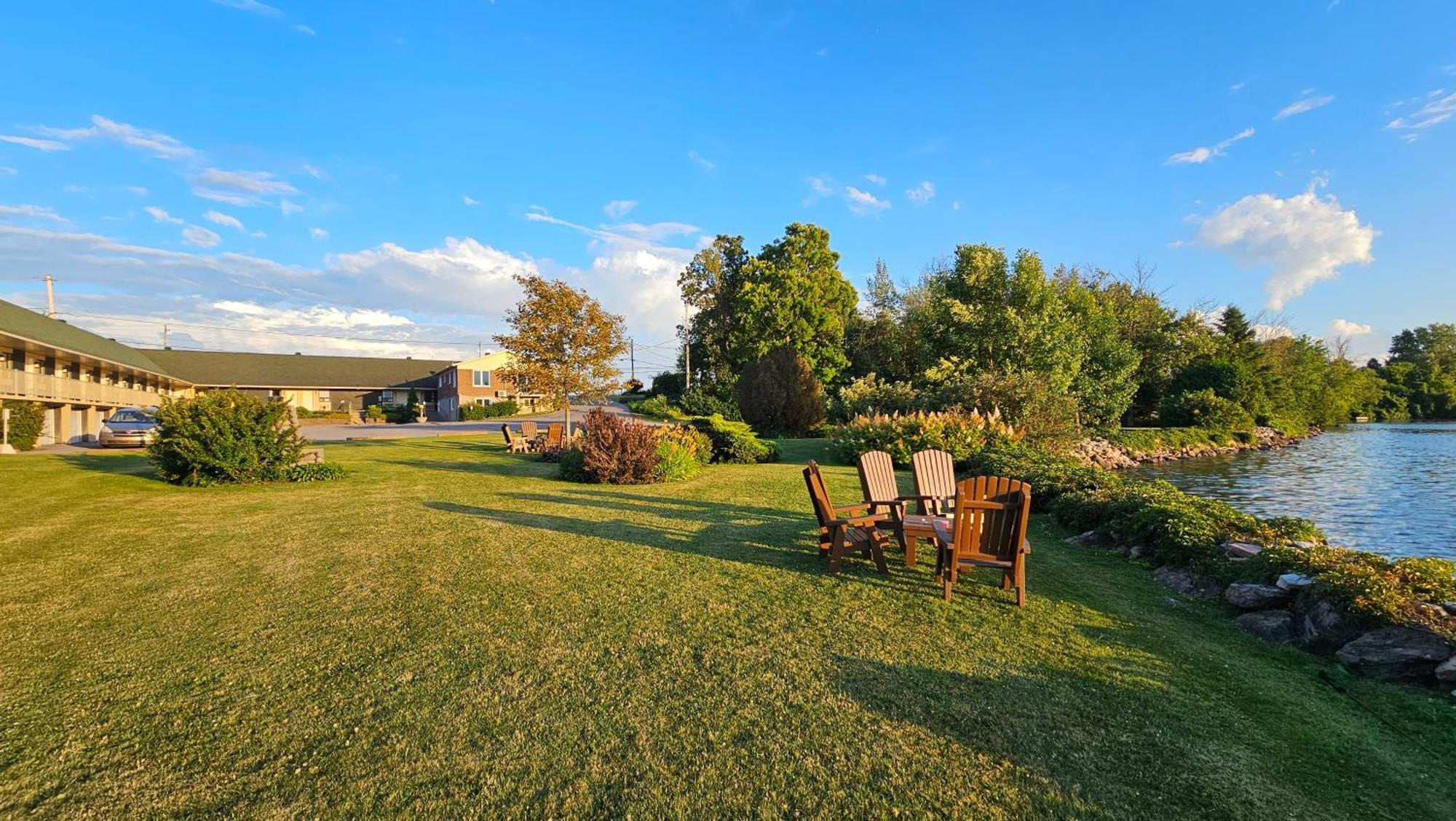 Hotel Oasis Lac St-Louis Salaberry-de-Valleyfield Εξωτερικό φωτογραφία