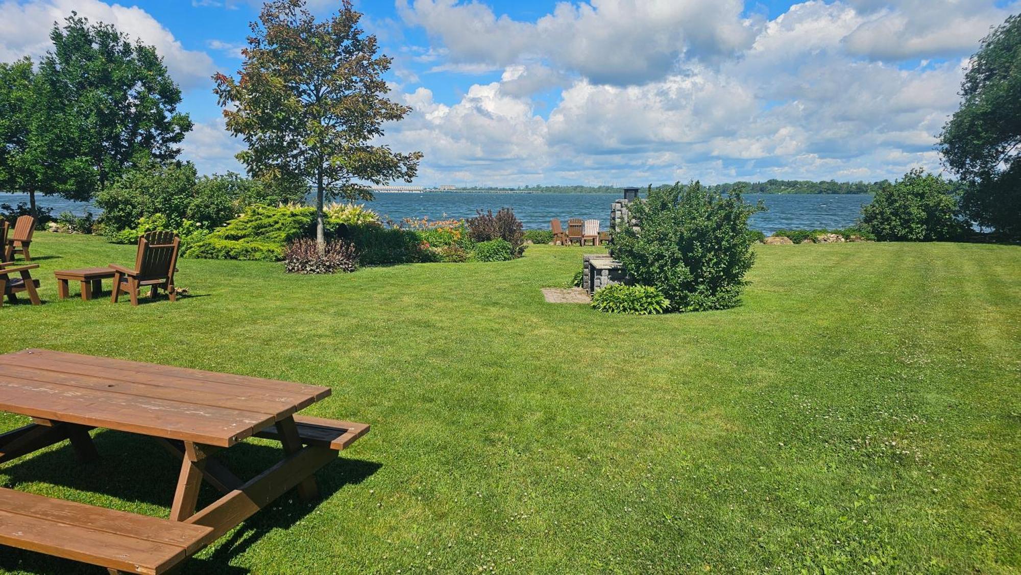 Hotel Oasis Lac St-Louis Salaberry-de-Valleyfield Εξωτερικό φωτογραφία
